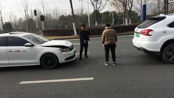 中国国产车追尾事件视频,一幕引发安全反思的瞬间