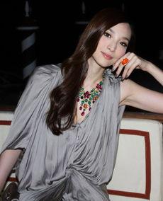 国产裸体无遮瑕美女视频,无瑕肌肤尽显东方韵味